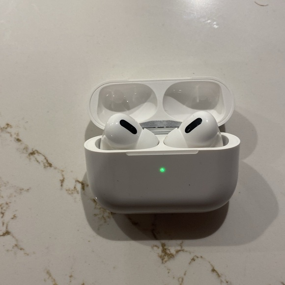 Air pods gen 2 - Picture 2 of 3
